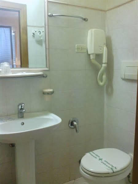 Hotel Bahia Виареджо Экстерьер фото